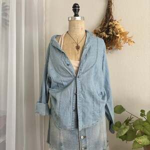 Vintage Liz Claiborne Lizwear Denim Button Down Long Sleeve Shirt